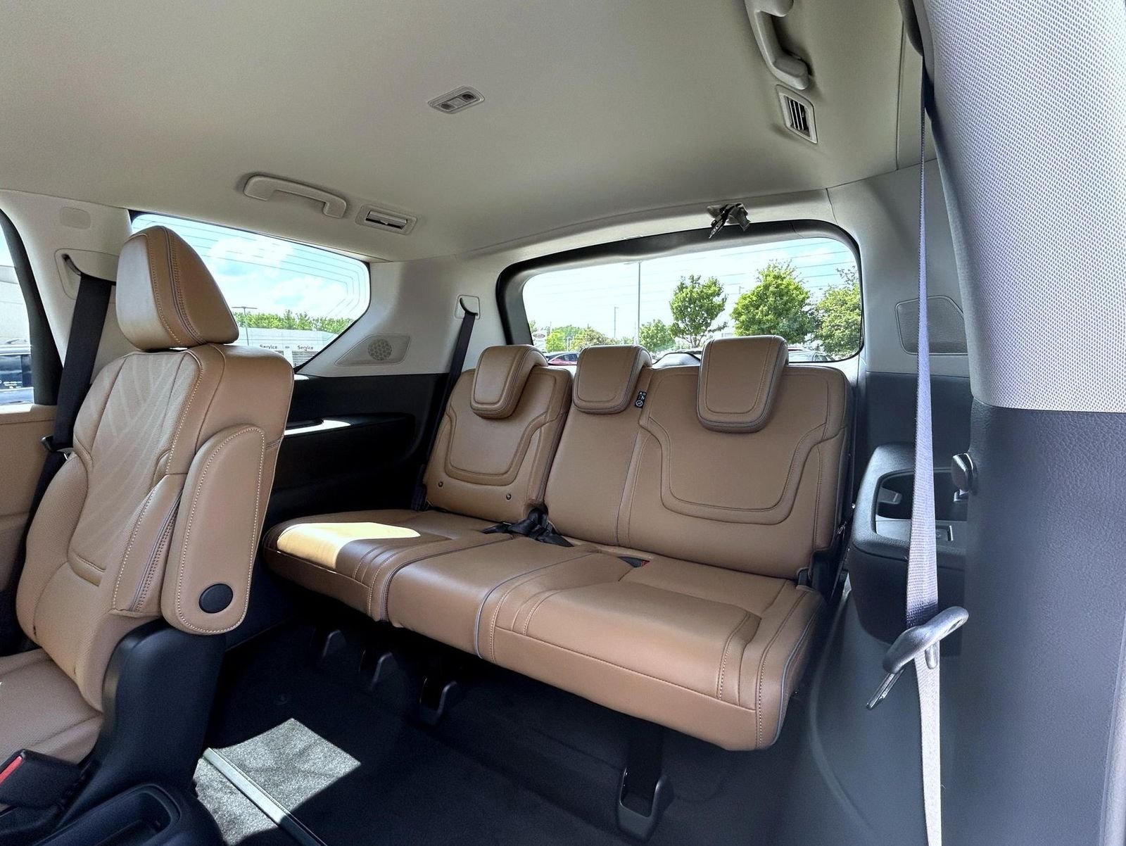 New 2027 RADIANT WHITE INFINITI Luxe 4WD image 20