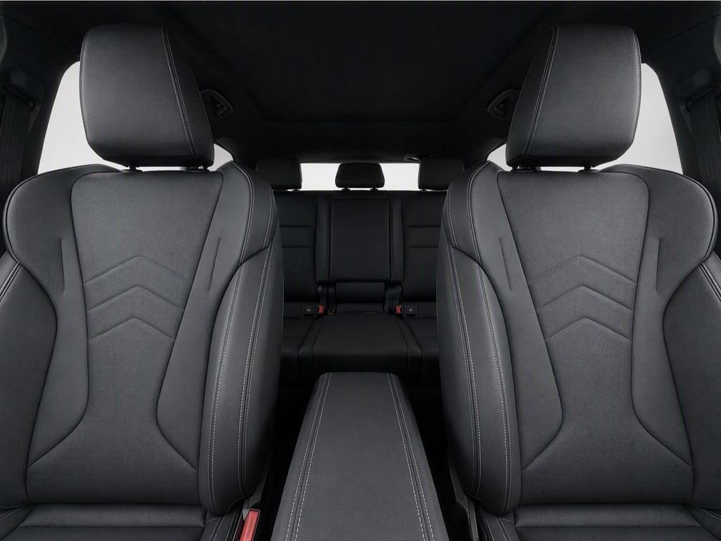 New 2027 Black Sapphire Metallic BMW xDrive28i image 33