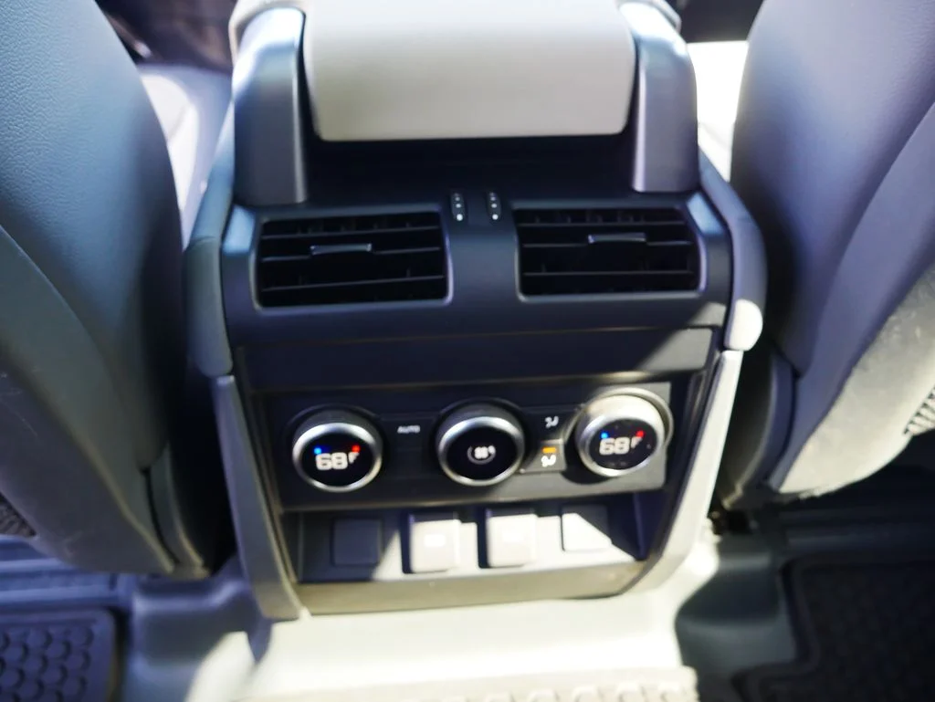 Used 2023  Land Rover X-Dynamic SE image 31