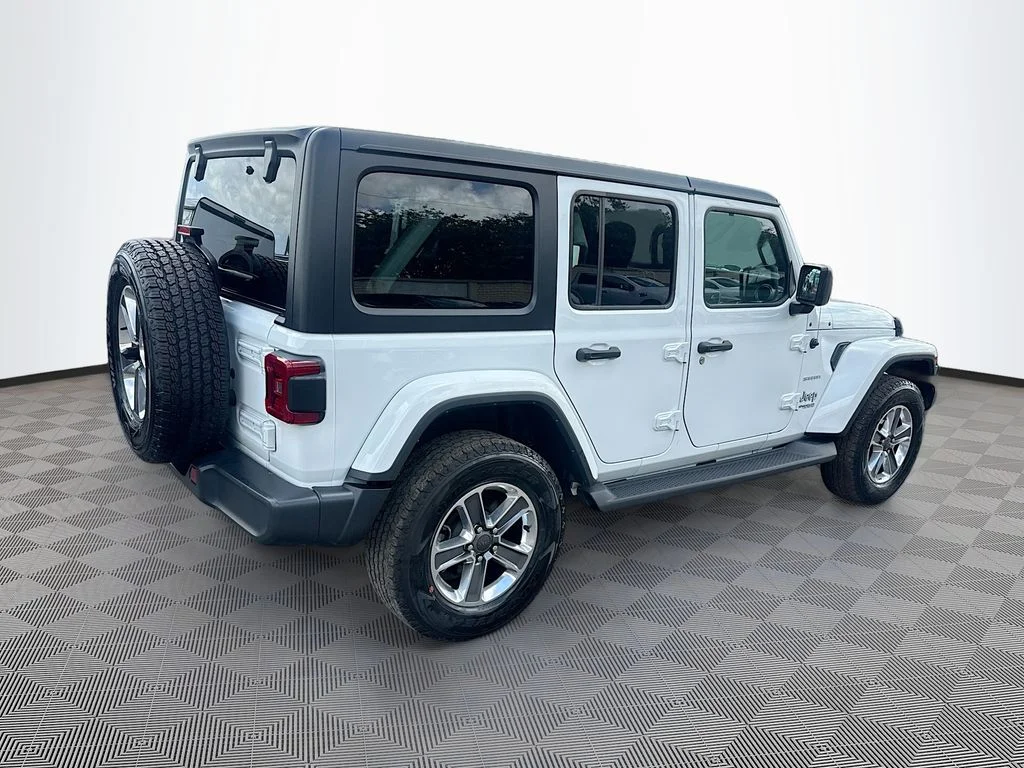 Used 2022 White Jeep Unlimited Sahara image 6