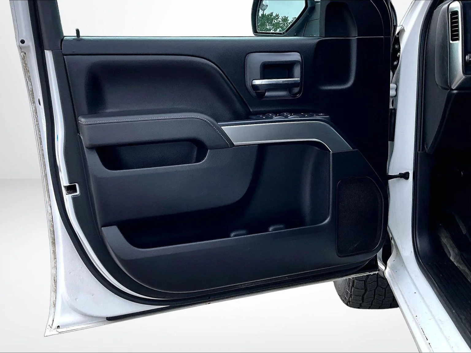 Used 2016 White Chevrolet LT image 25
