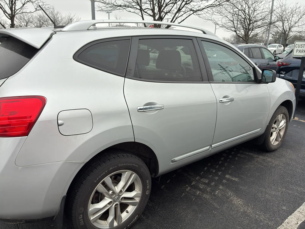 Used 2015 Brilliant Silver Nissan S image 2