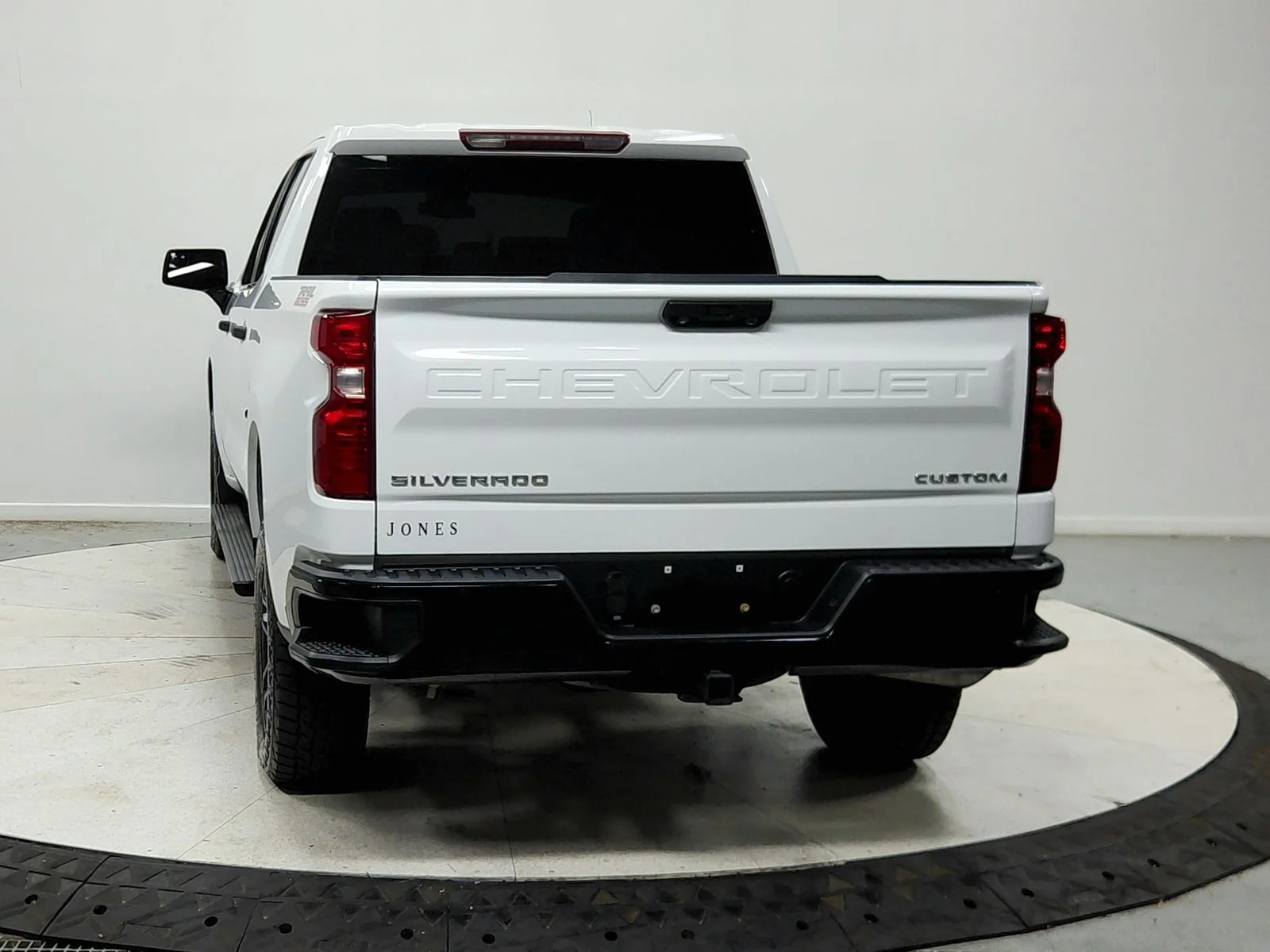 Used 2022 White Chevrolet Custom Trail Boss image 7