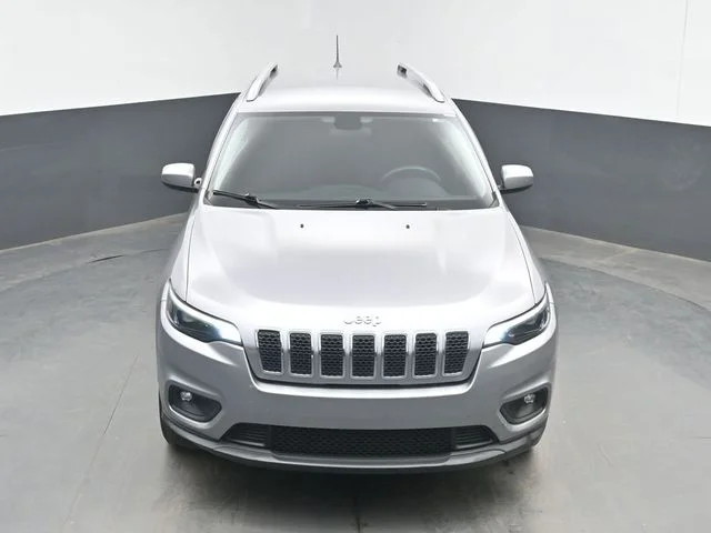 Used 2019 Billet Silver Metallic Clearcoat Jeep Latitude image 14