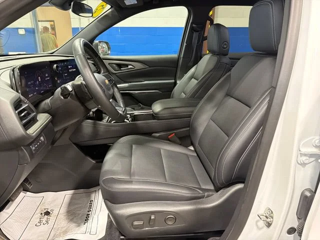 Used 2025 Summit White Chevrolet LT image 15