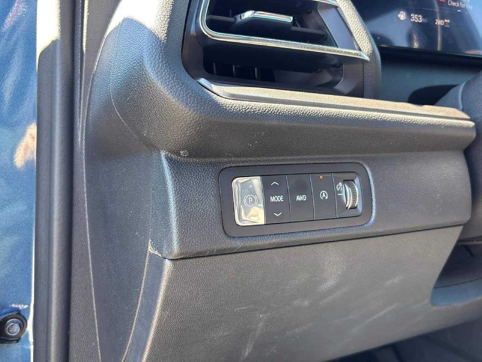 Used 2024 Lakeshore Blue Metallic Chevrolet LT image 14