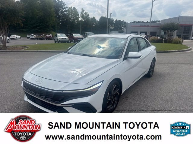 Used 2025 White Hyundai SEL Convenience image 6