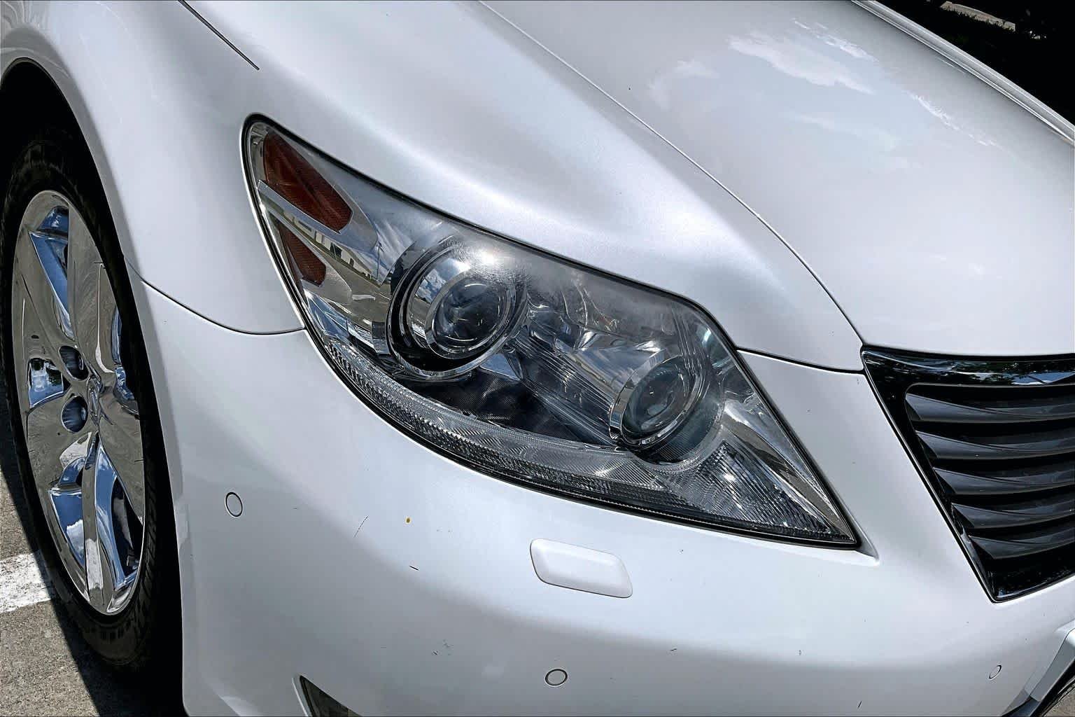 Used 2012 Starfire Pearl Lexus  image 25