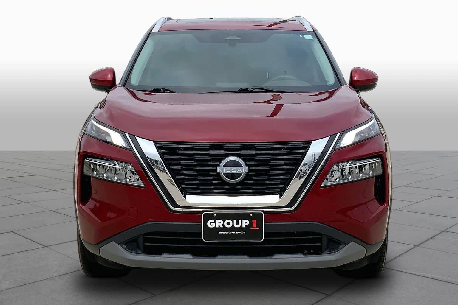 Used 2022 Scarlet Ember Tintcoat Nissan SV image 4