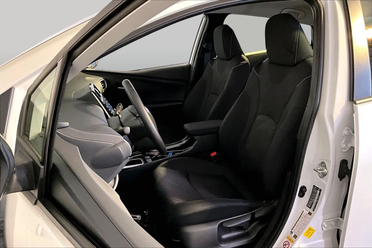 Used 2022 Wind Chill Pearl Toyota LE image 8