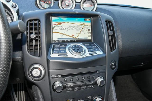 Used 2014 White Nissan Touring image 32
