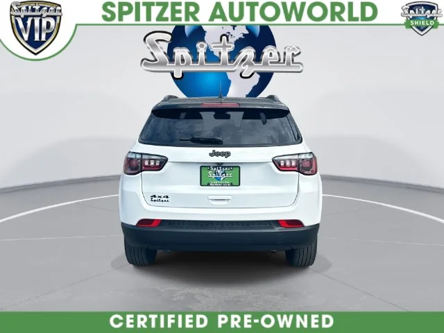 Used 2023 White Jeep Latitude image 9