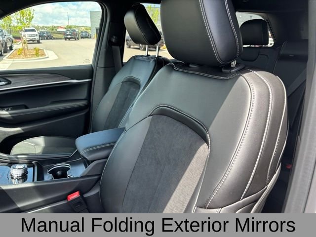 New 2026 Bright White Clear-Coat Exterior Paint Jeep Altitude image 13