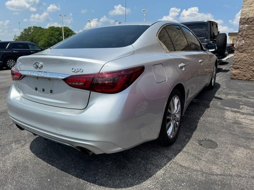 Used 2019 Silver INFINITI 3.0t LUXE image 2