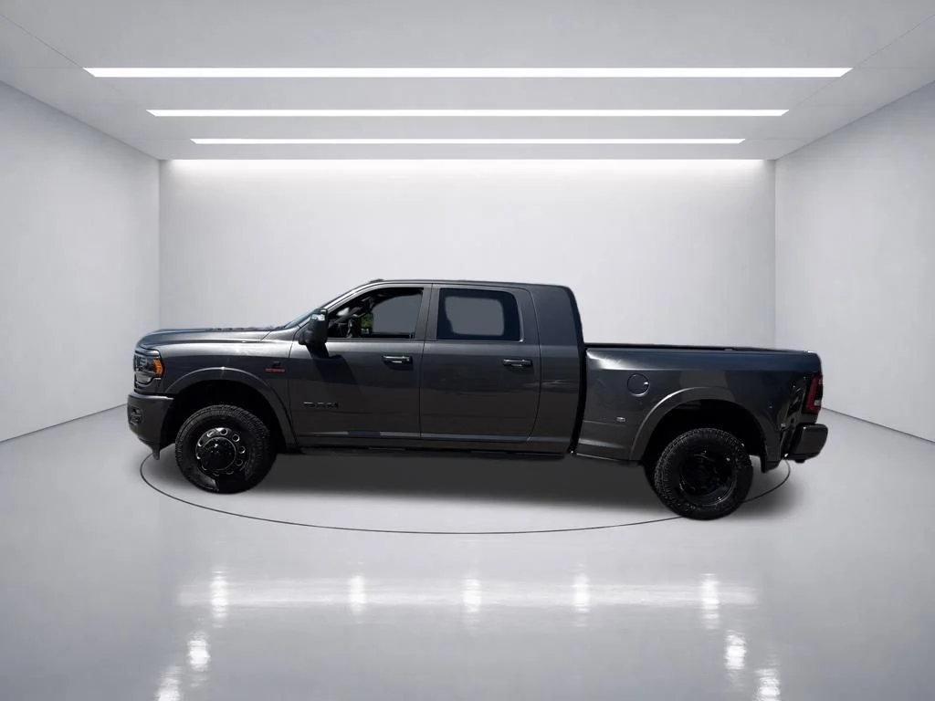 Used 2023 Granite Crystal Metallic Clearcoat Ram Limited image 4