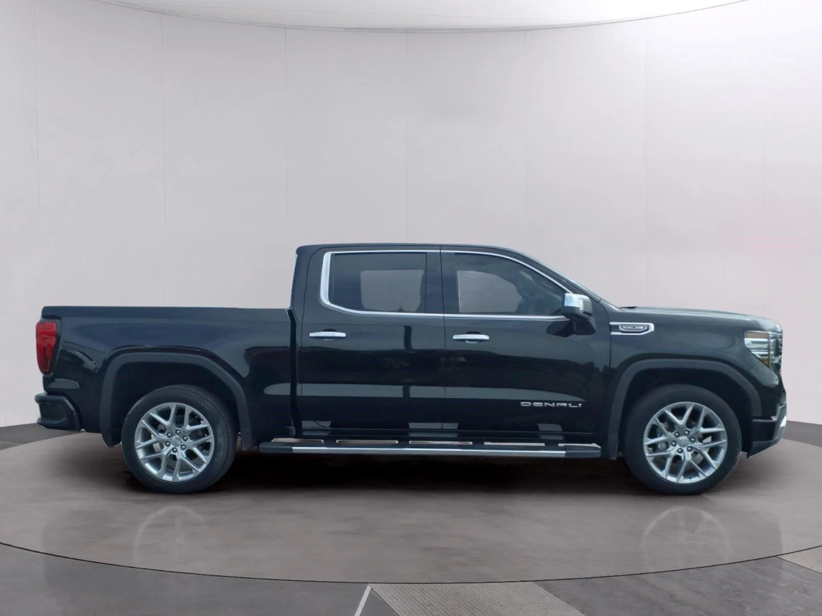 Used 2024 Onyx Black GMC Denali image 6