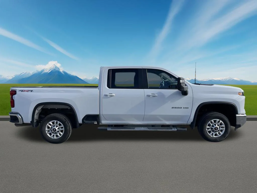Used 2025 Summit White Chevrolet LT image 4