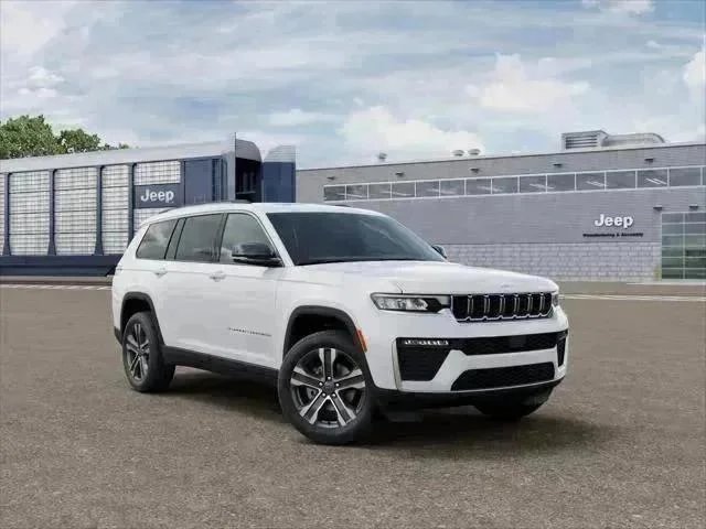 New 2027 Bright White Clear-Coat Paint Jeep Limited image 15