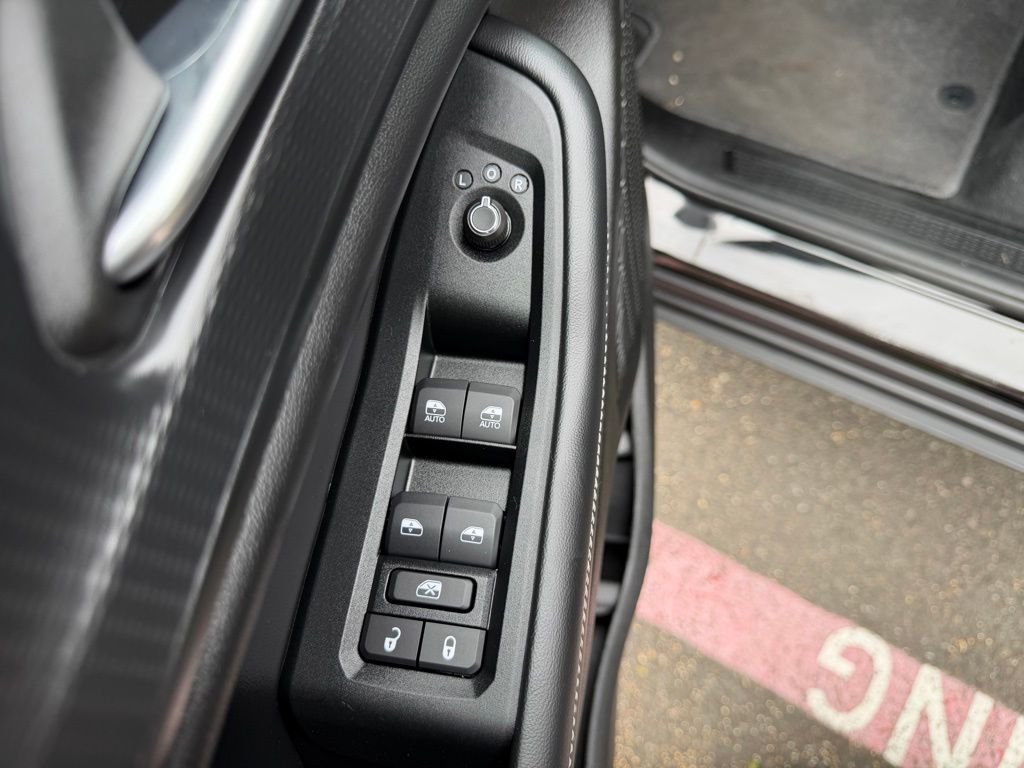 Used 2025 Black Jeep Altitude X image 12