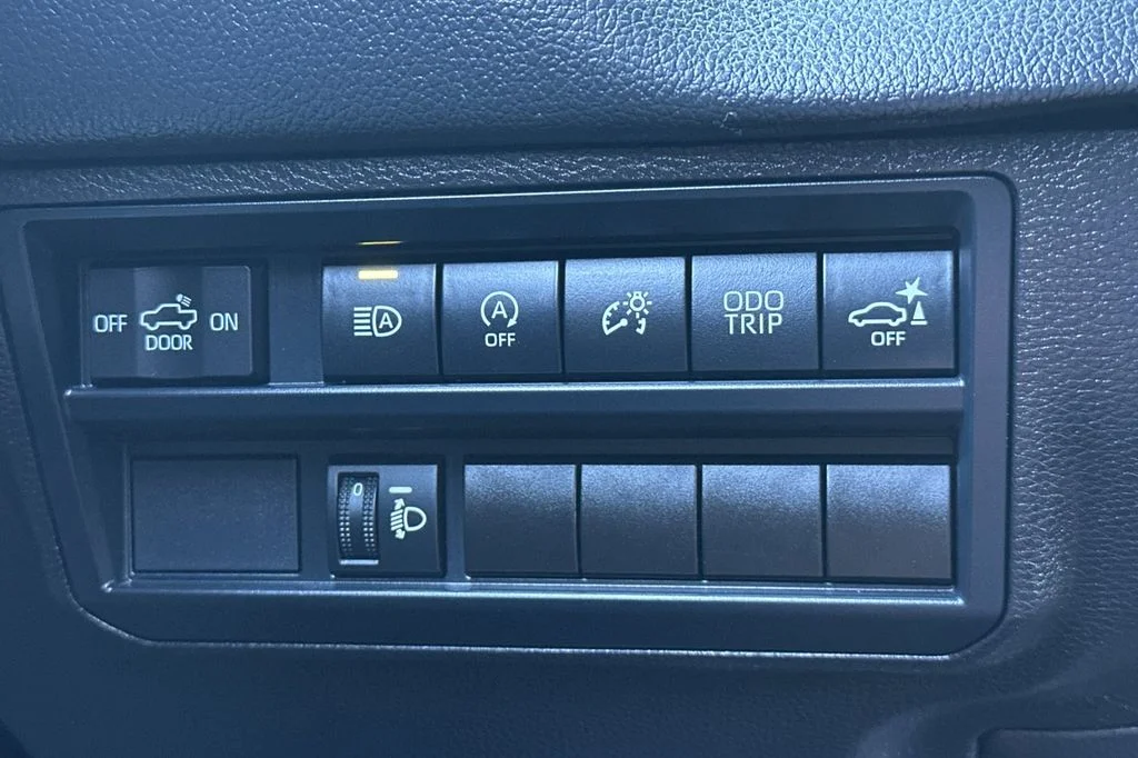2025 Toyota Tundra Limited - Photo 30