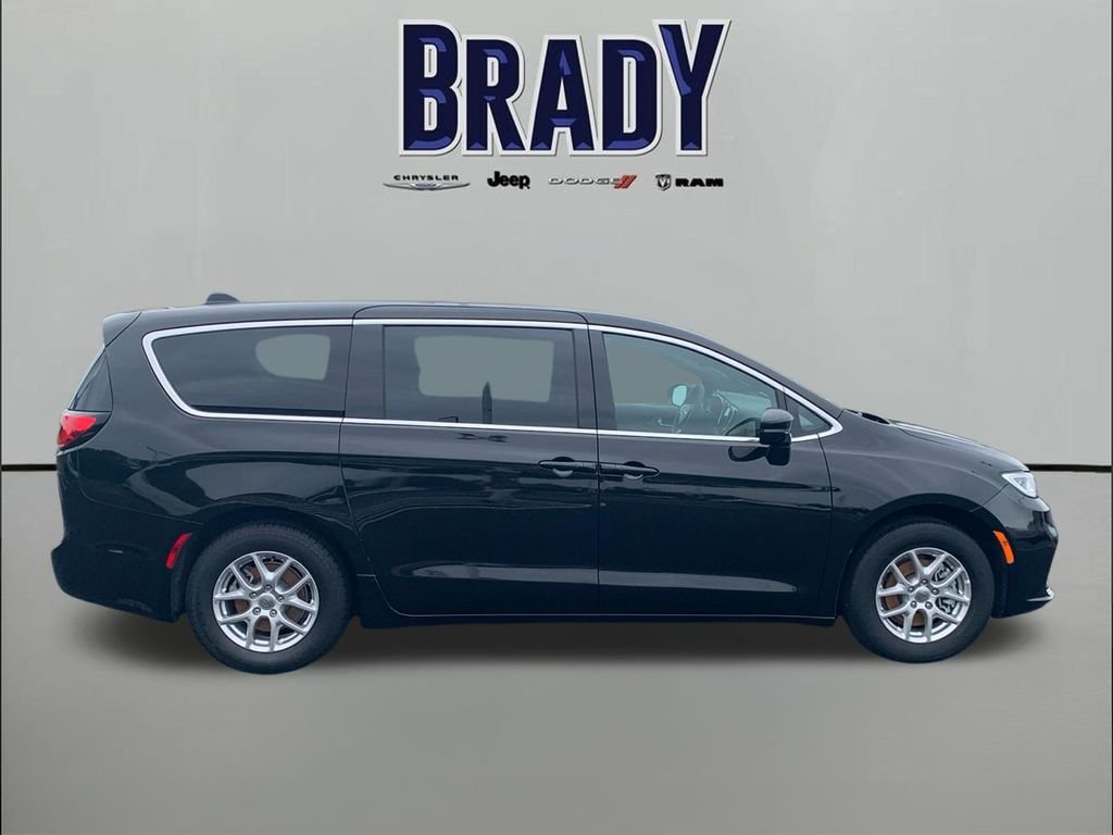 Used 2025 Black Chrysler Select image 8