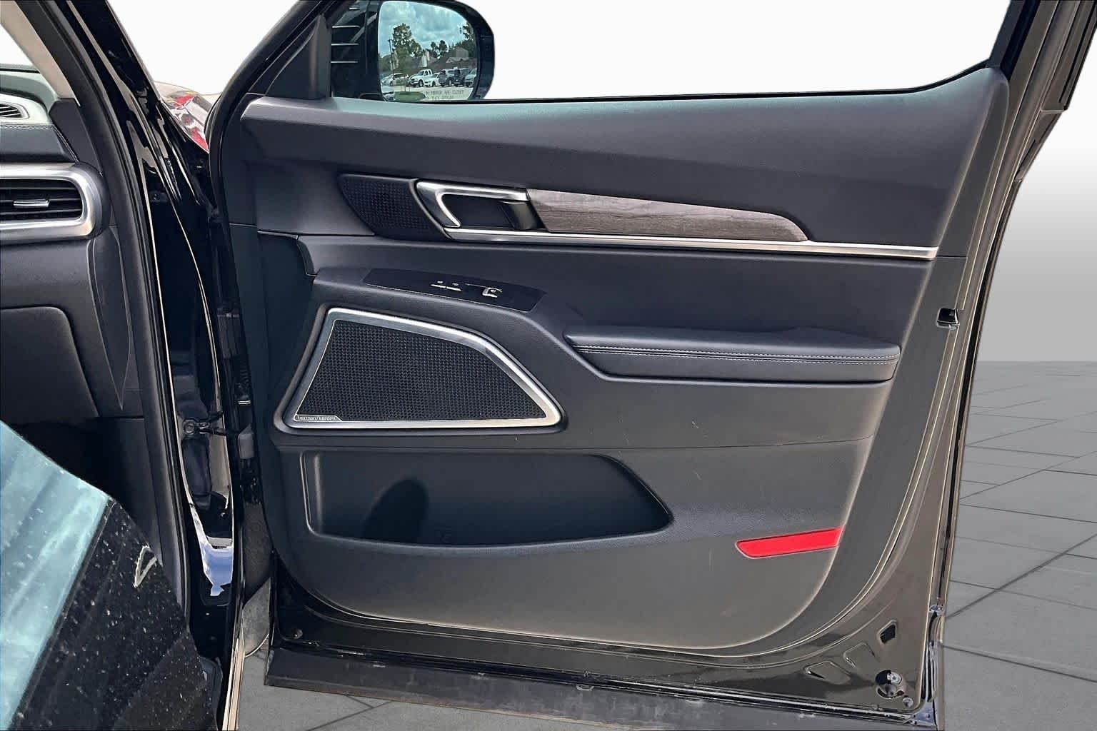 Used 2020 Ebony Black Kia SX image 21