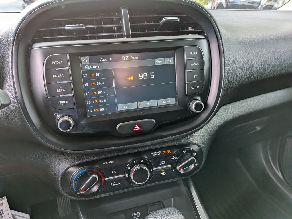 Used 2020 White Kia S image 17