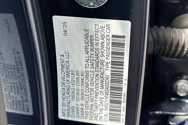 Certified Used 2025 Canyon River Blue Metallic Honda SE image 33