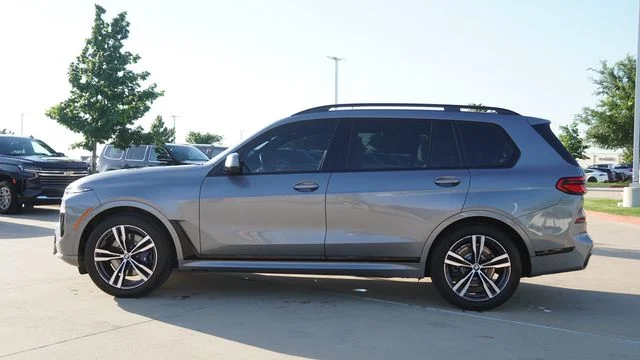 Used 2024 Gray BMW xDrive40i image 6