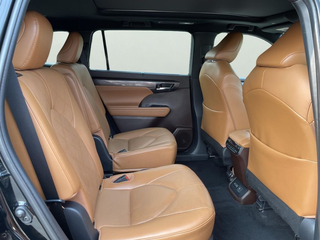 Used 2022 Black Toyota Platinum image 12