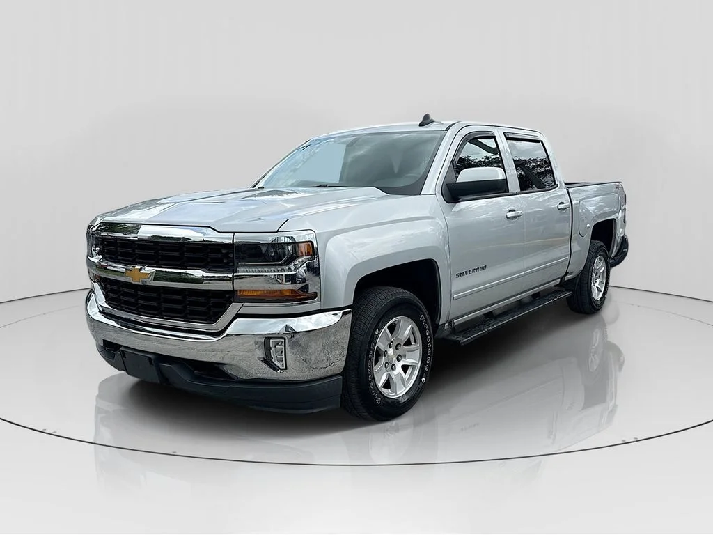 Used 2017 Silver Chevrolet LT image 3