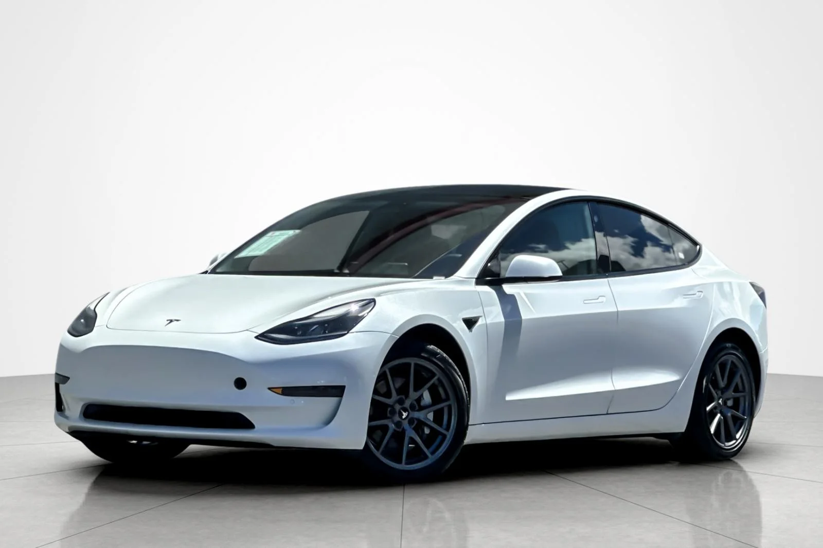 2022 Tesla Model 3 Long Range Dual Motor All-Wheel Drive's photo