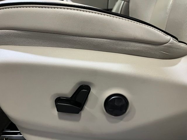 Used 2020 White Chrysler Limited image 15