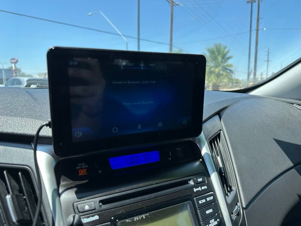 Used 2012 Black Hyundai SE image 4