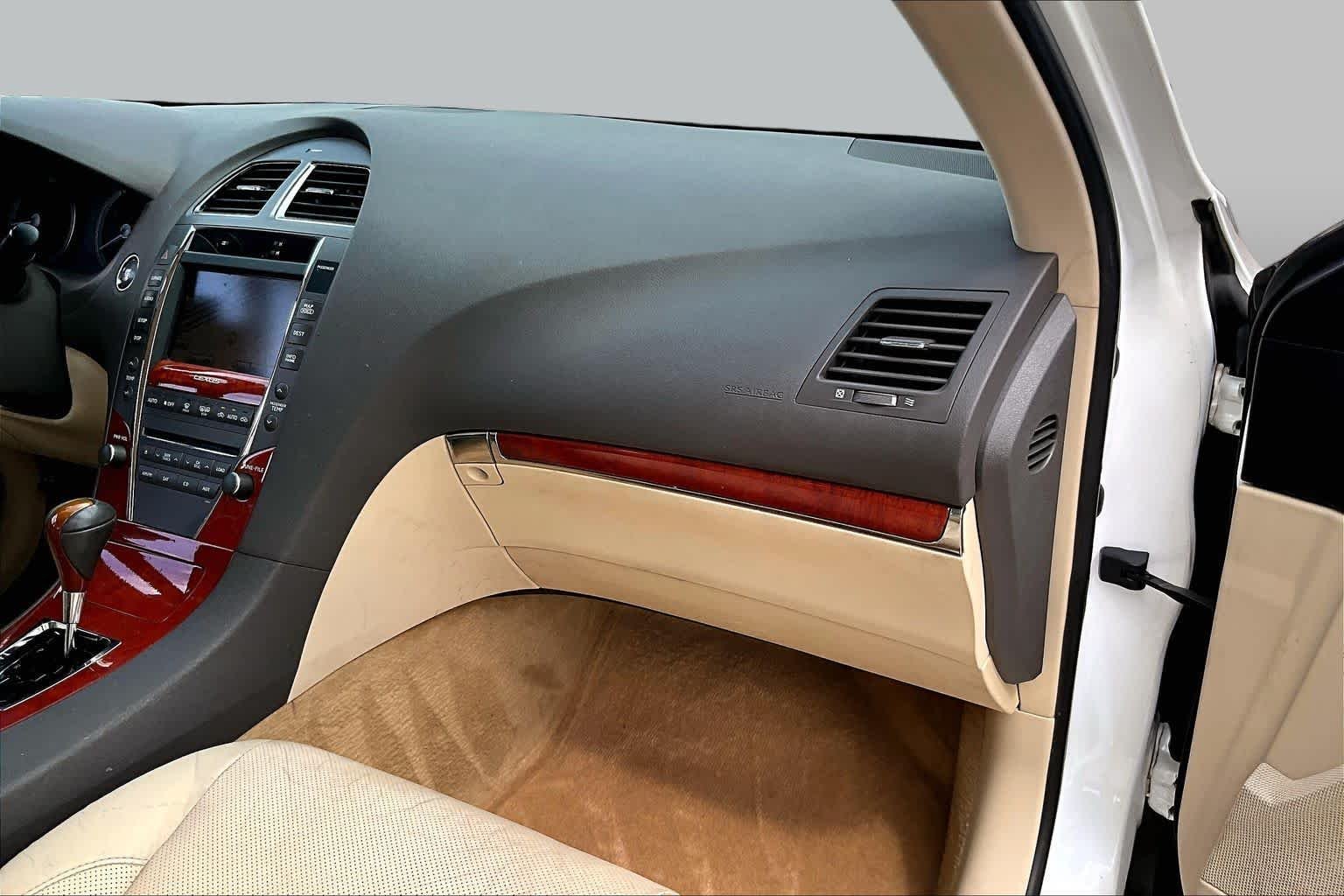 Used 2011 Starfire Pearl Lexus  image 15