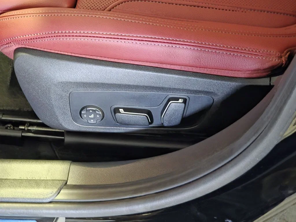 New 2026 Jet Black BMW 330i image 17