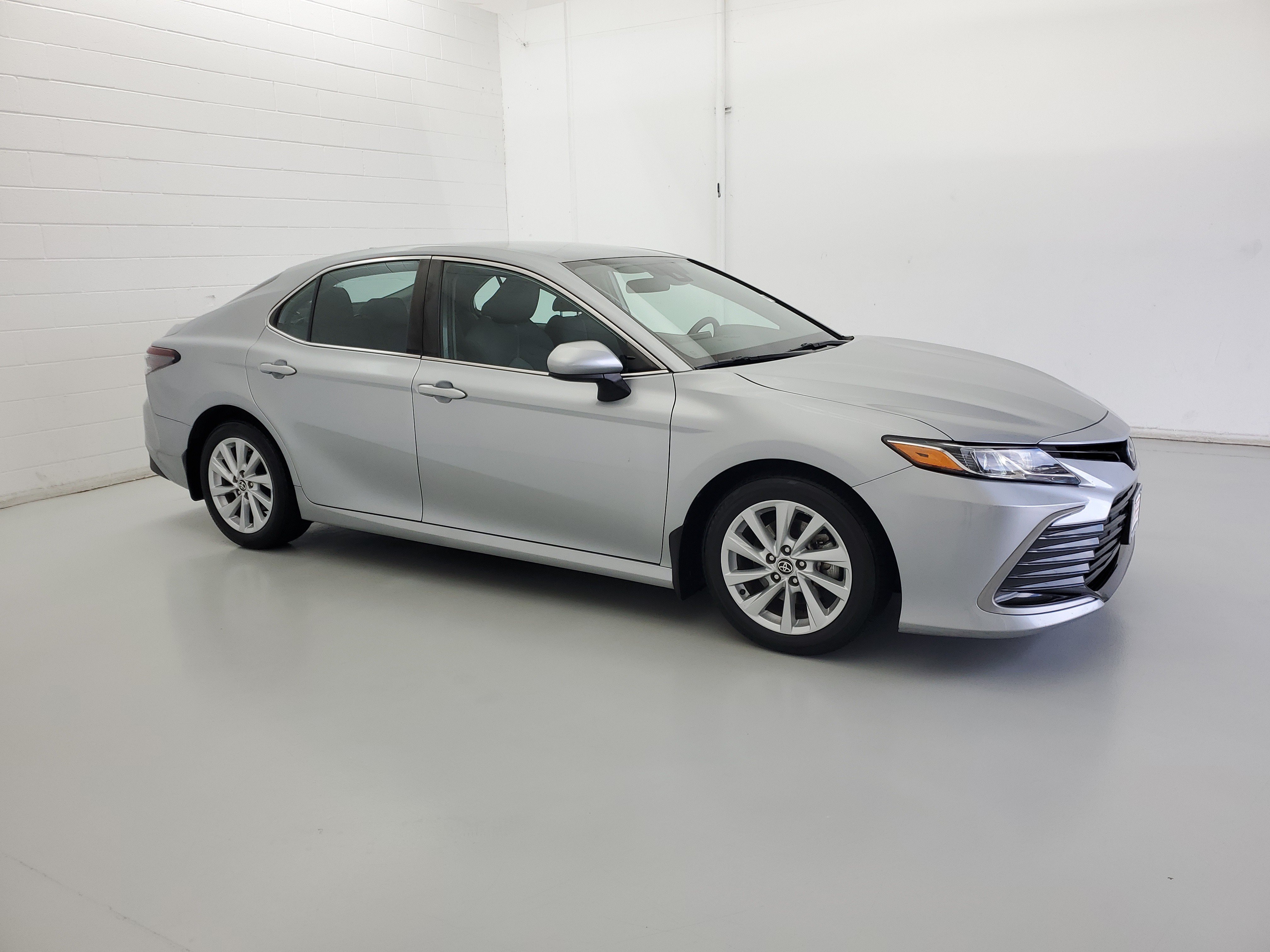 Used 2022 Celestial Silver Metallic Toyota LE image 4
