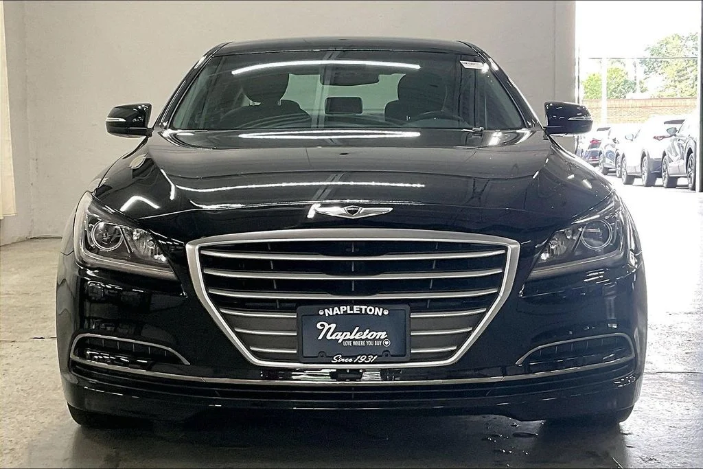 Used 2015 Black Hyundai 3.8 image 2