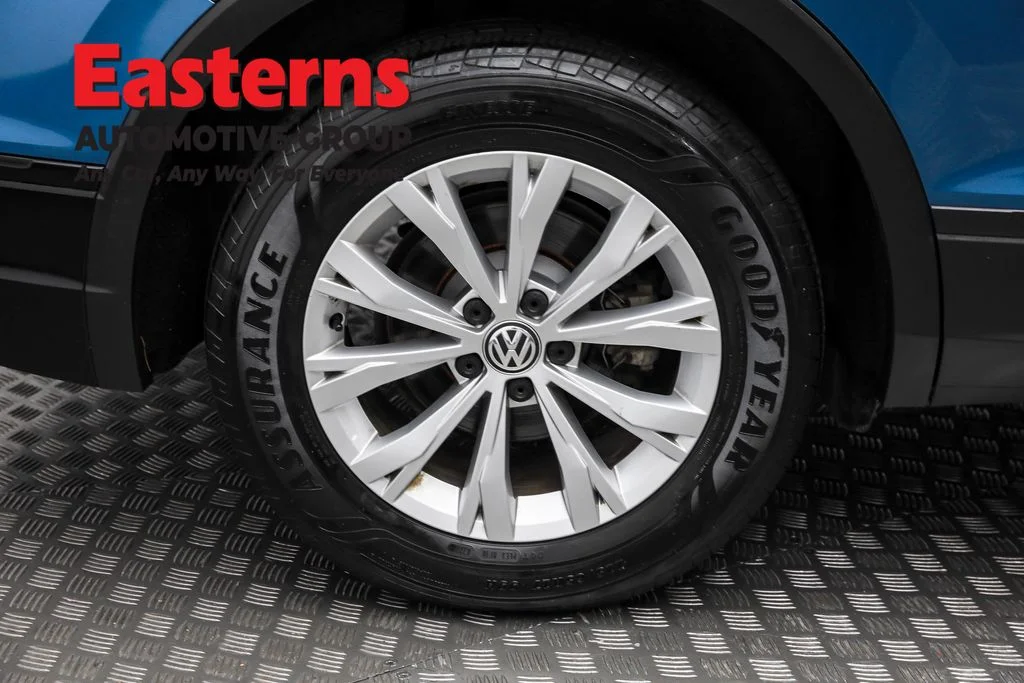 Used 2019 Blue Volkswagen 2.0T SE image 28