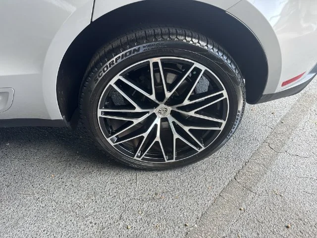 Used 2025  Porsche Base image 35