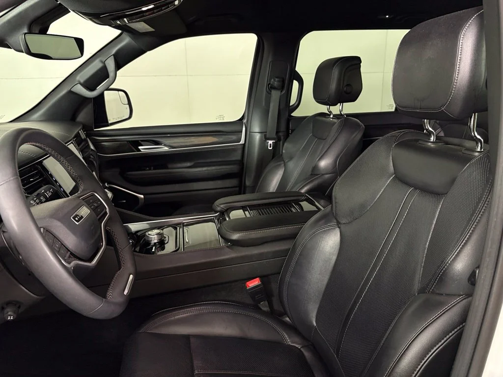Used 2023 White Jeep Base image 18