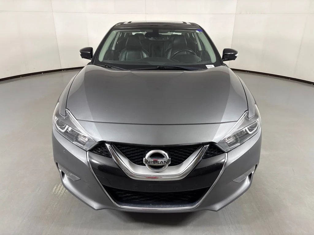 Used 2016 Gray Nissan Platinum image 3
