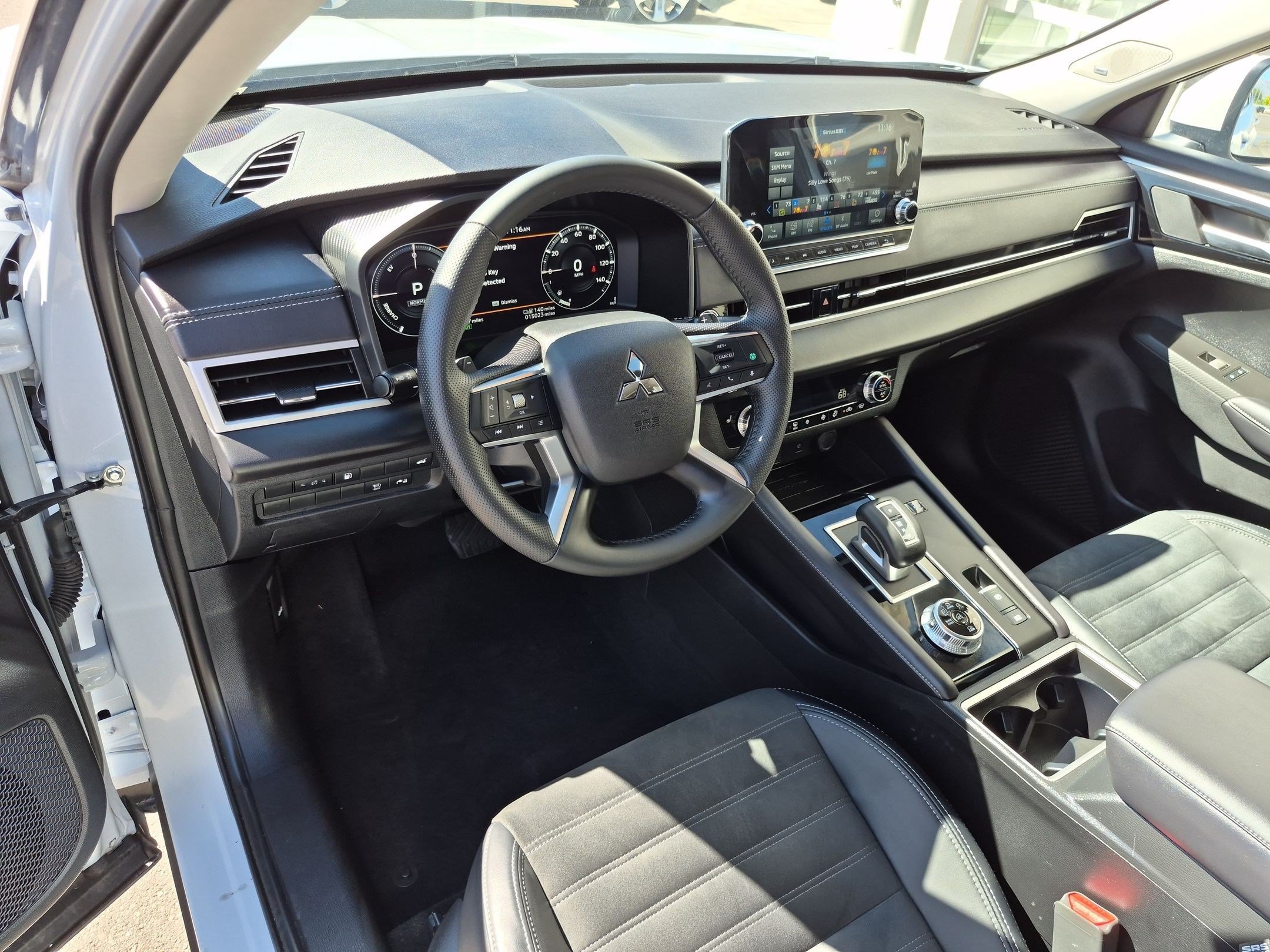 Used 2025 White Mitsubishi SE image 14