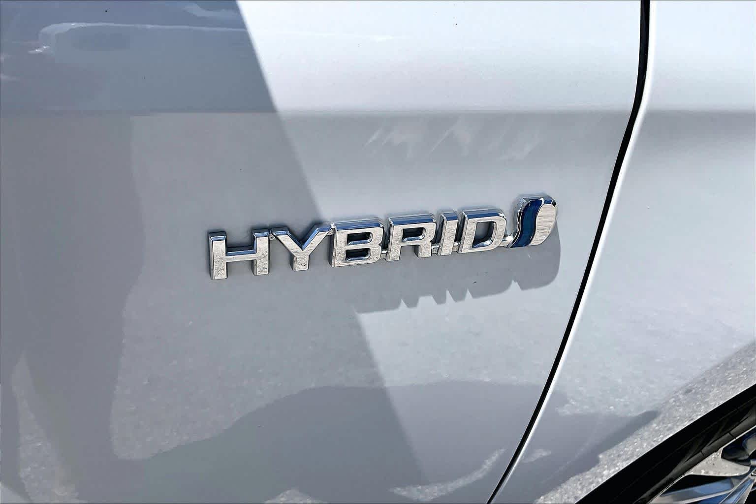 Used 2019 Wind Chill Pearl Toyota Hybrid Limited image 32