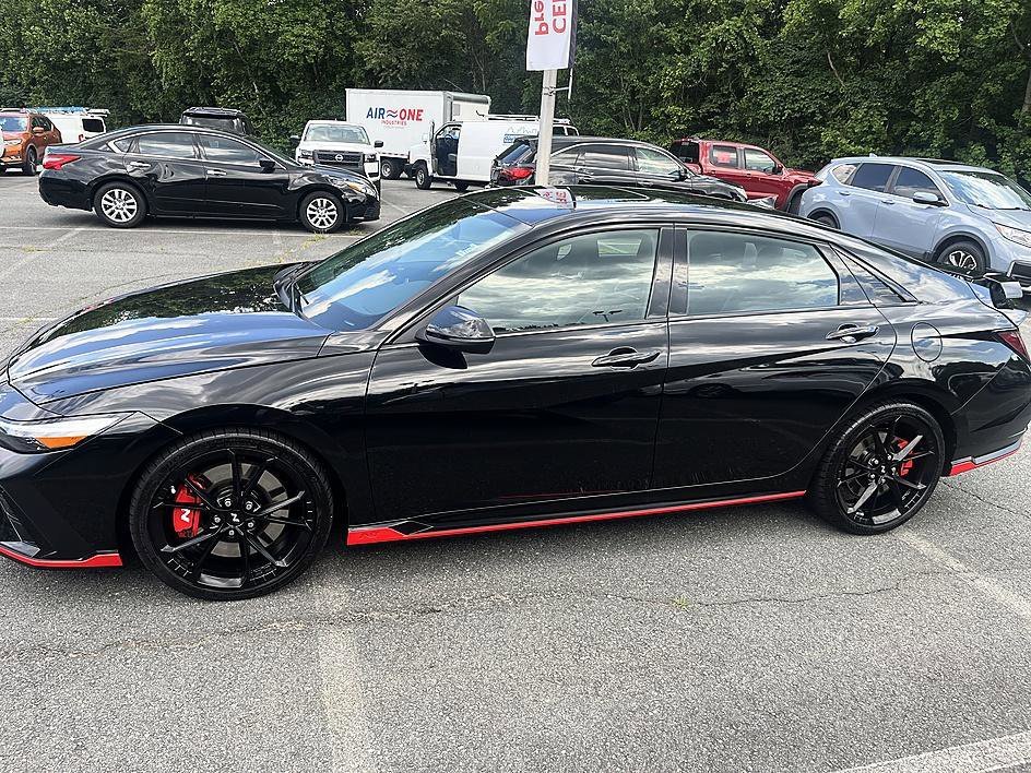 Used 2025 Abyss Black Hyundai Base image 8