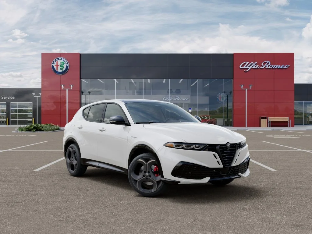 New 2026 Milano White Exterior Paint Alfa Romeo Base image 5