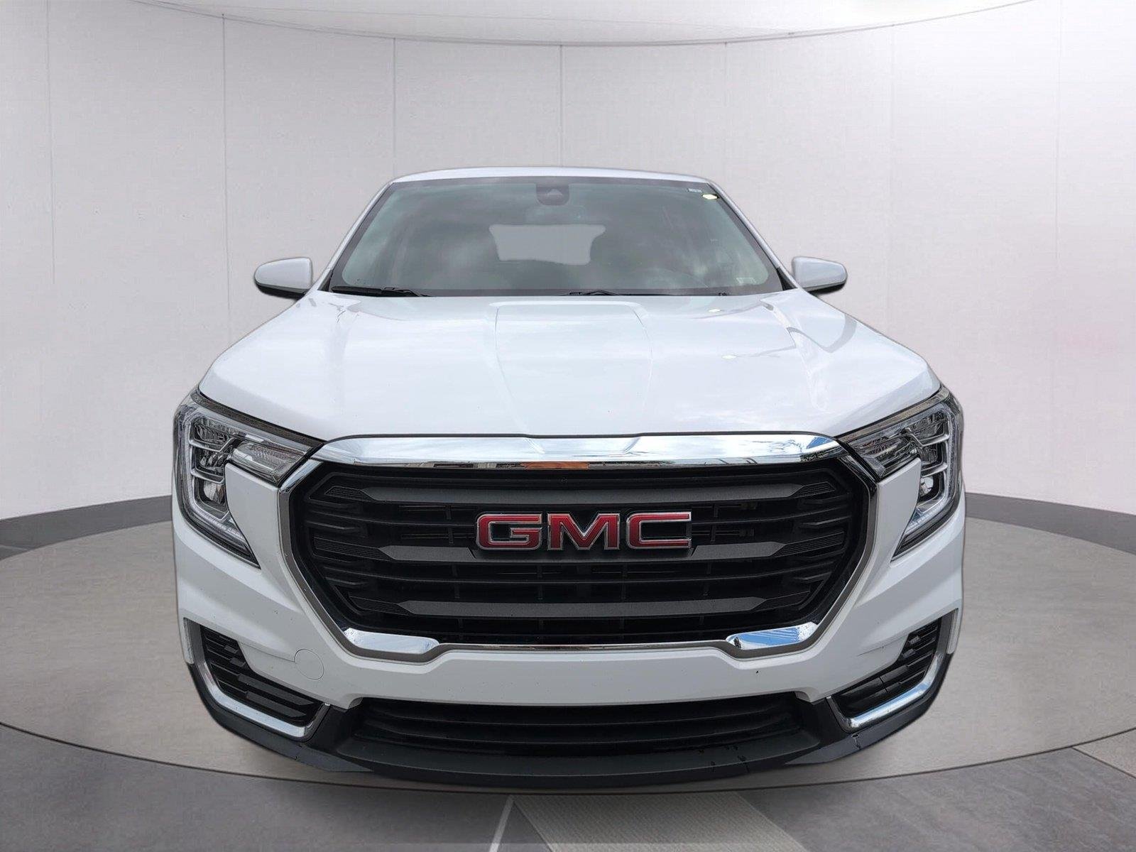 Used 2024 Summit White GMC SLE image 10