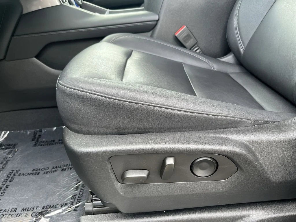 Used 2023 Gray Chevrolet Z71 image 18