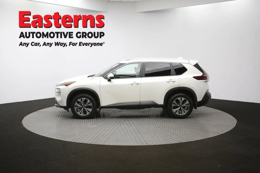 Used 2022 White Nissan SV image 61