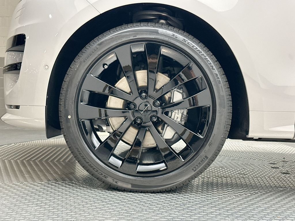 New 2026 Borasco Grey Metallic Land Rover Dynamic SE image 5